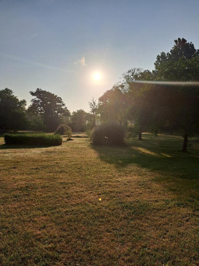 Chez Nous Bed & Breakfast Brigueuil-le-Chantre Екстериор снимка